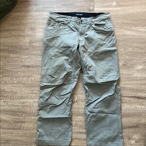 Mens Arc’teryx gray pants with cargo pocket, like new